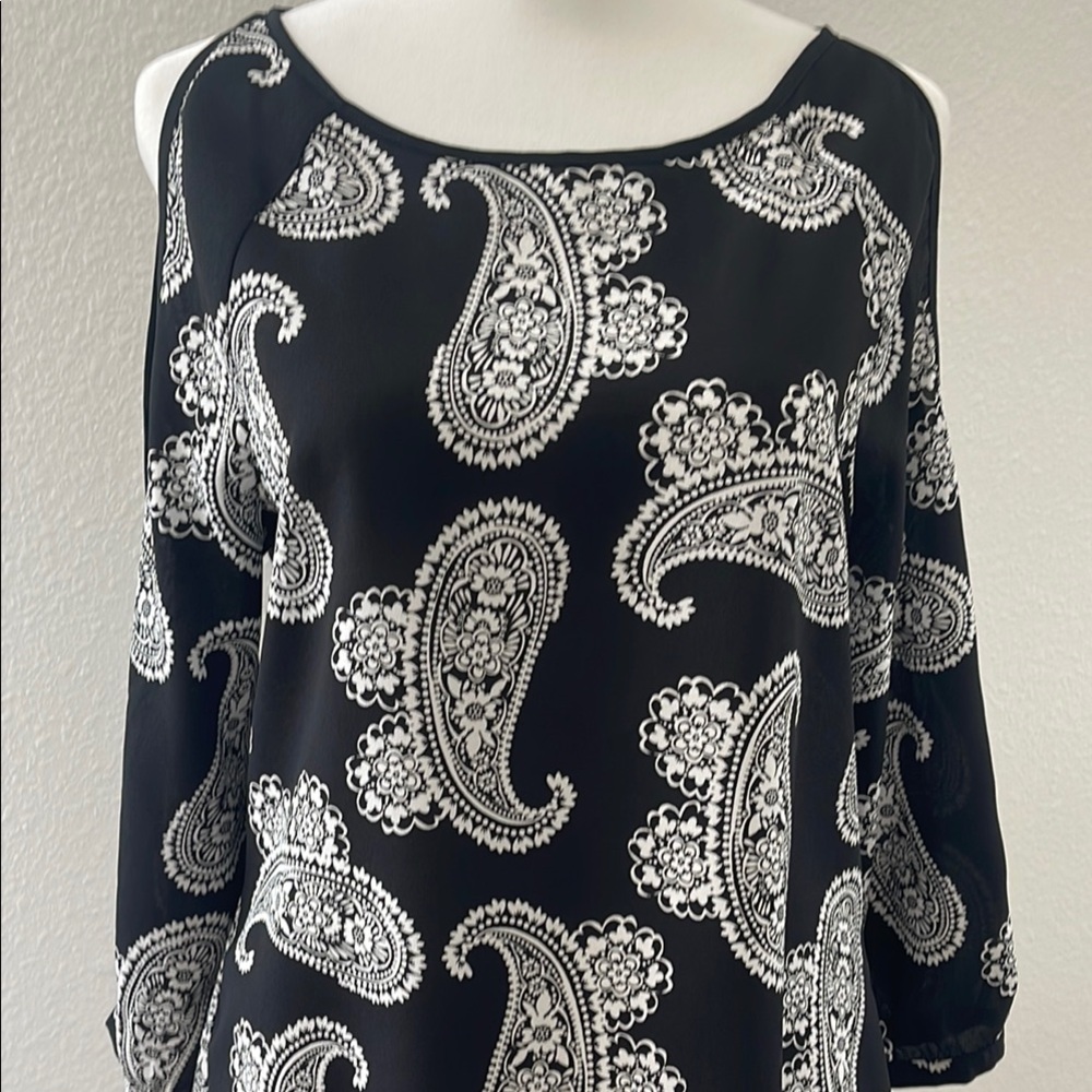 Black and White Paisley Women's Top